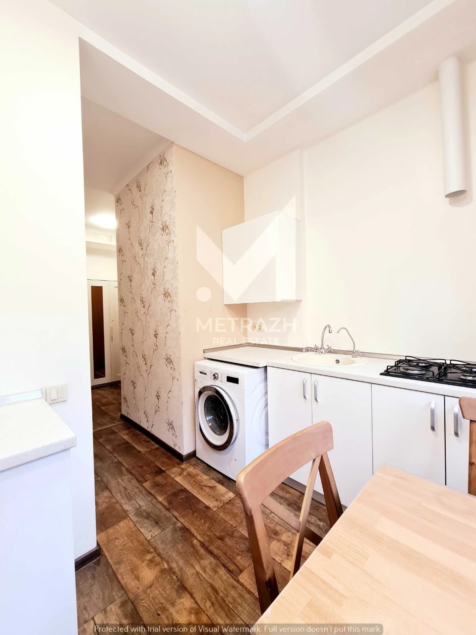 Id 93499 Продам 2к.квартиру 3/5 с ремонтом в центре возле ме