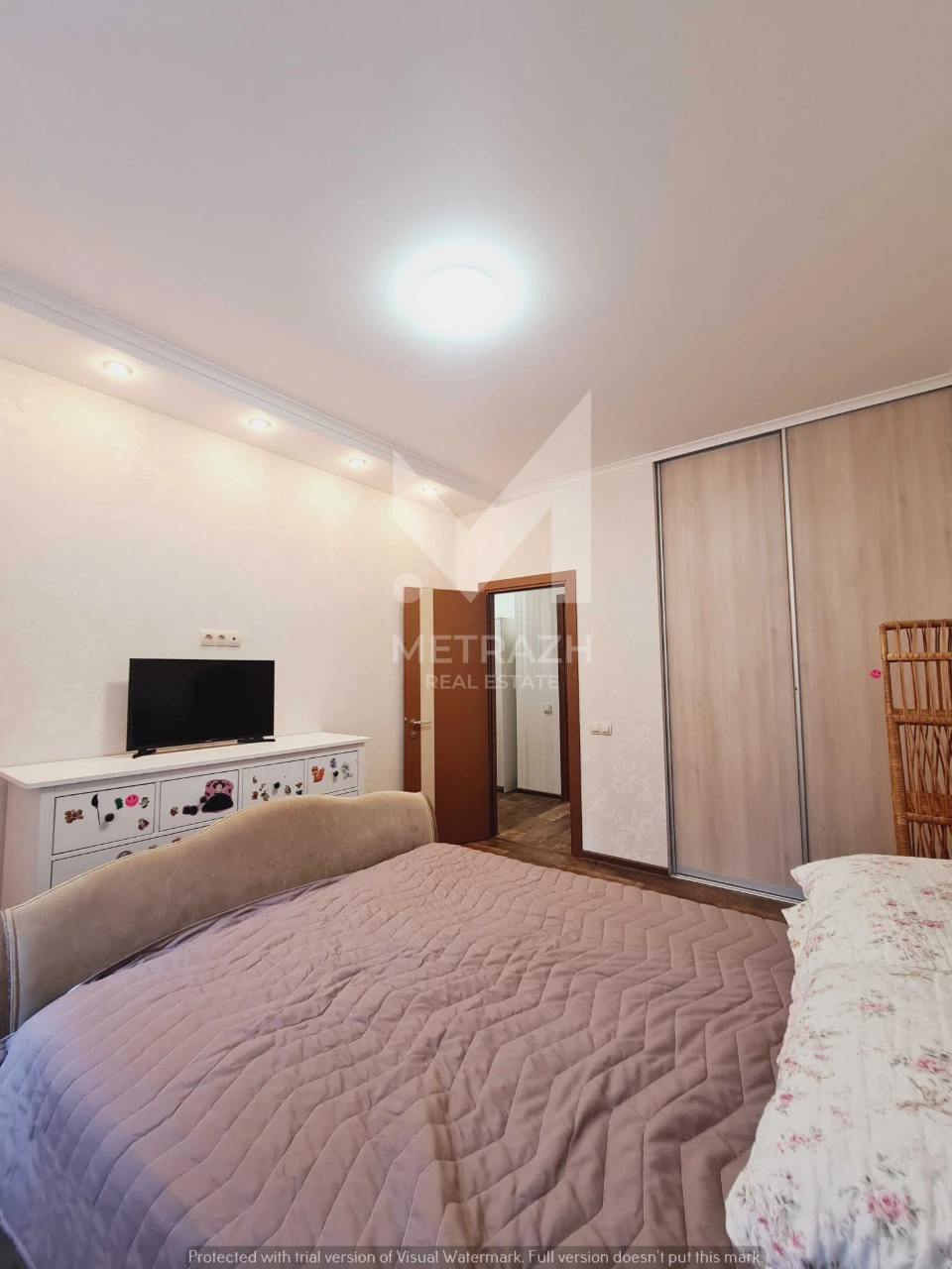 Id 93499 Продам 2к.квартиру 3/5 с ремонтом в центре возле ме