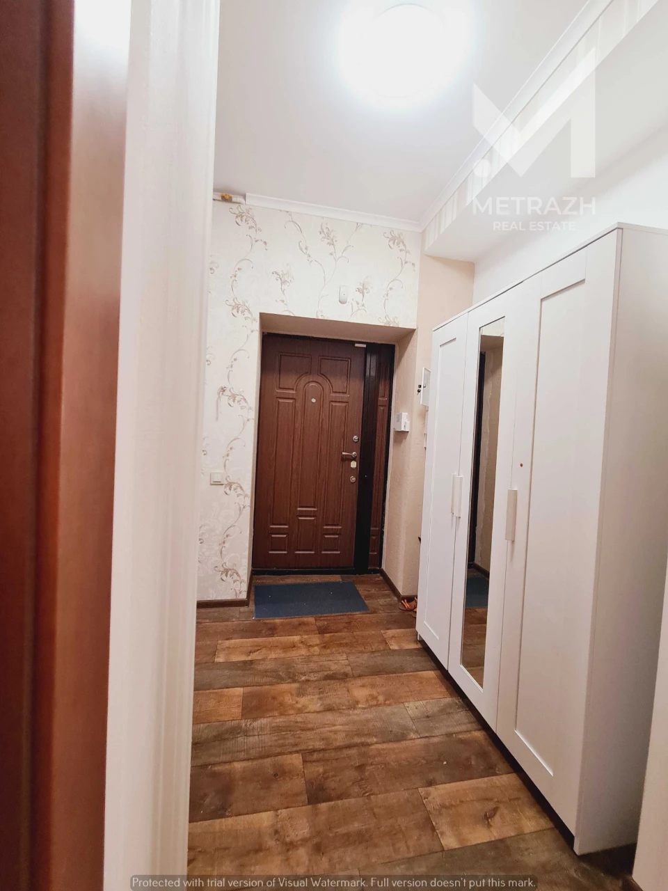 Id 93499 Продам 2к.квартиру 3/5 с ремонтом в центре возле ме