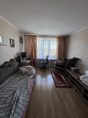 Простора 3к новий ремонт, чешка вікна м/п. Меблі залишаються