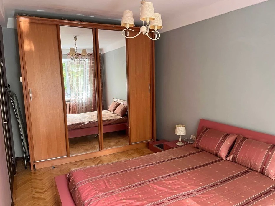 For sale two-room apartment 40.4 m2 Ak. Shalimova 22 (Heroiv S