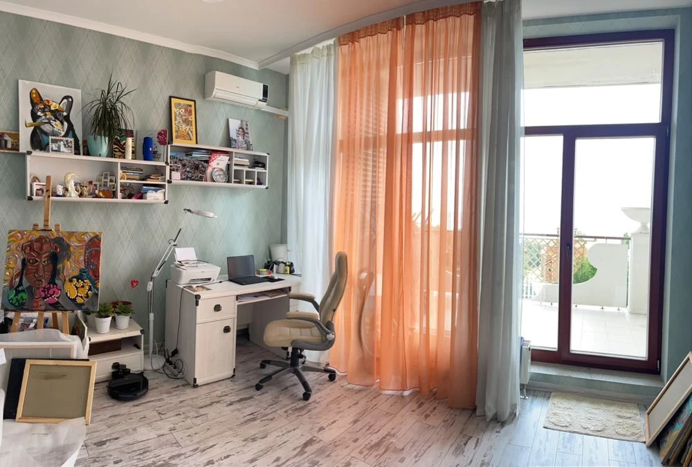 Продажа 2 комн кв Аркадийский Дворец.Вид на море