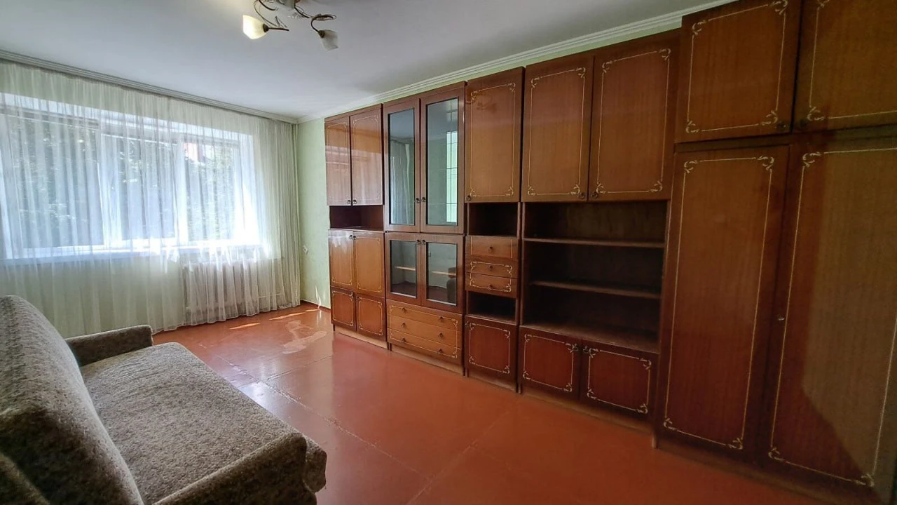 Світла 2к Виставка, зручний поверх хрущовка, не кутова. Пере