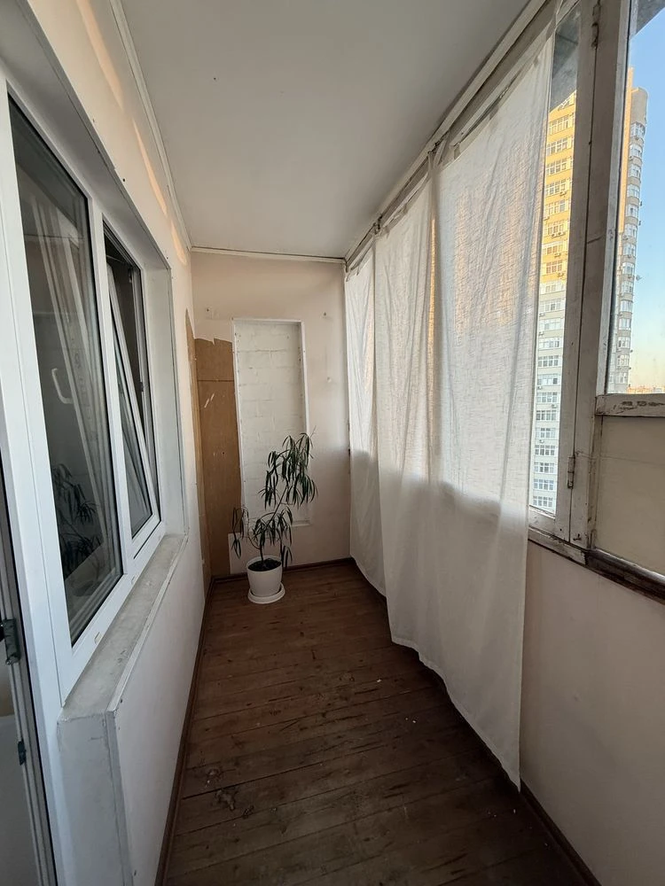 Продаж БЕЗ %. Квартира Позняки, ОСОКОРКИ, метро. Дарницький