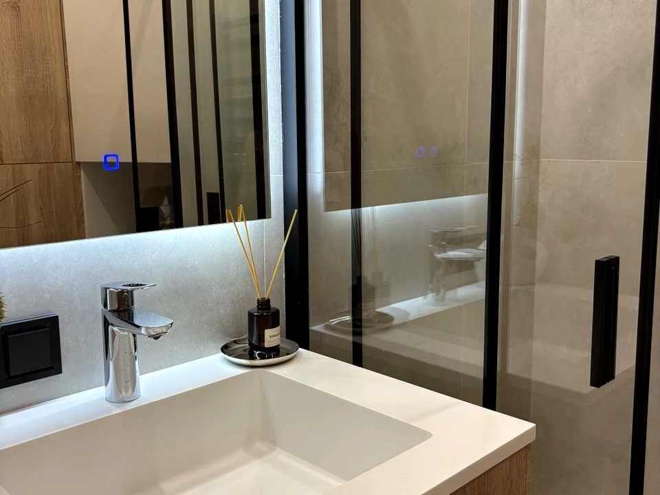 Квартира. Київ, Салютна вул.