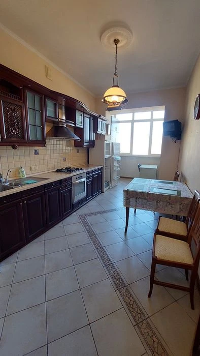 For rent, 3 sq.m. Karkashadze. For a long time!