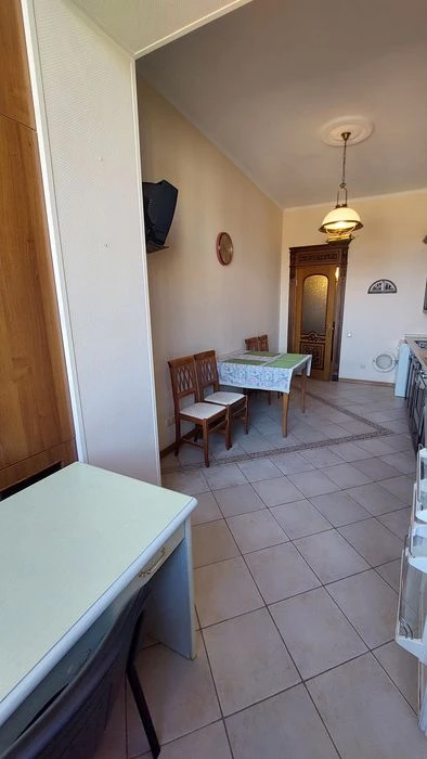 For rent, 3 sq.m. Karkashadze. For a long time!
