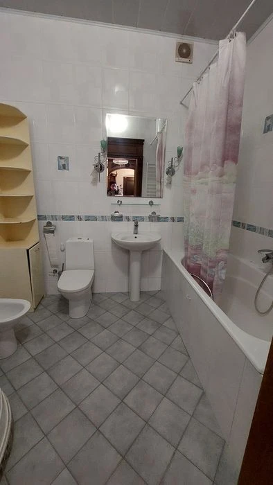 For rent, 3 sq.m. Karkashadze. For a long time!