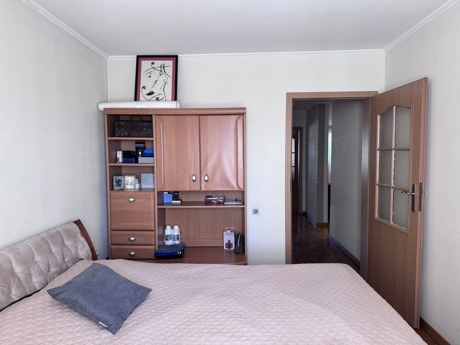 Cozy 3-room apartment for sale near Zhytomyrska, 3 min walk