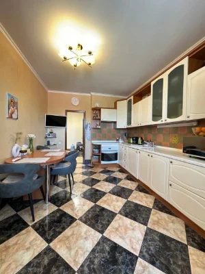 Продам 4к квартиру Рабочая Макарова