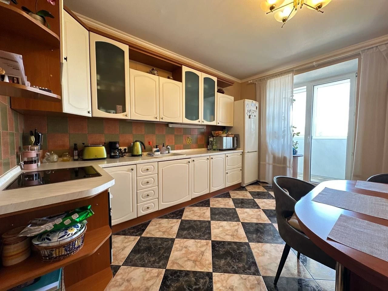 Продам 4к квартиру Рабочая Макарова