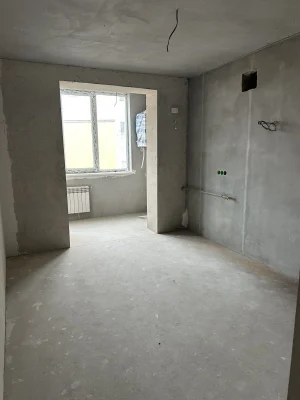 Велика та світла 2к в зданому будинку, продаж по переуступці