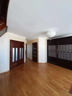 |  Продаж 4-кімнатної • 122 м² • Автономне газове • Центр •
