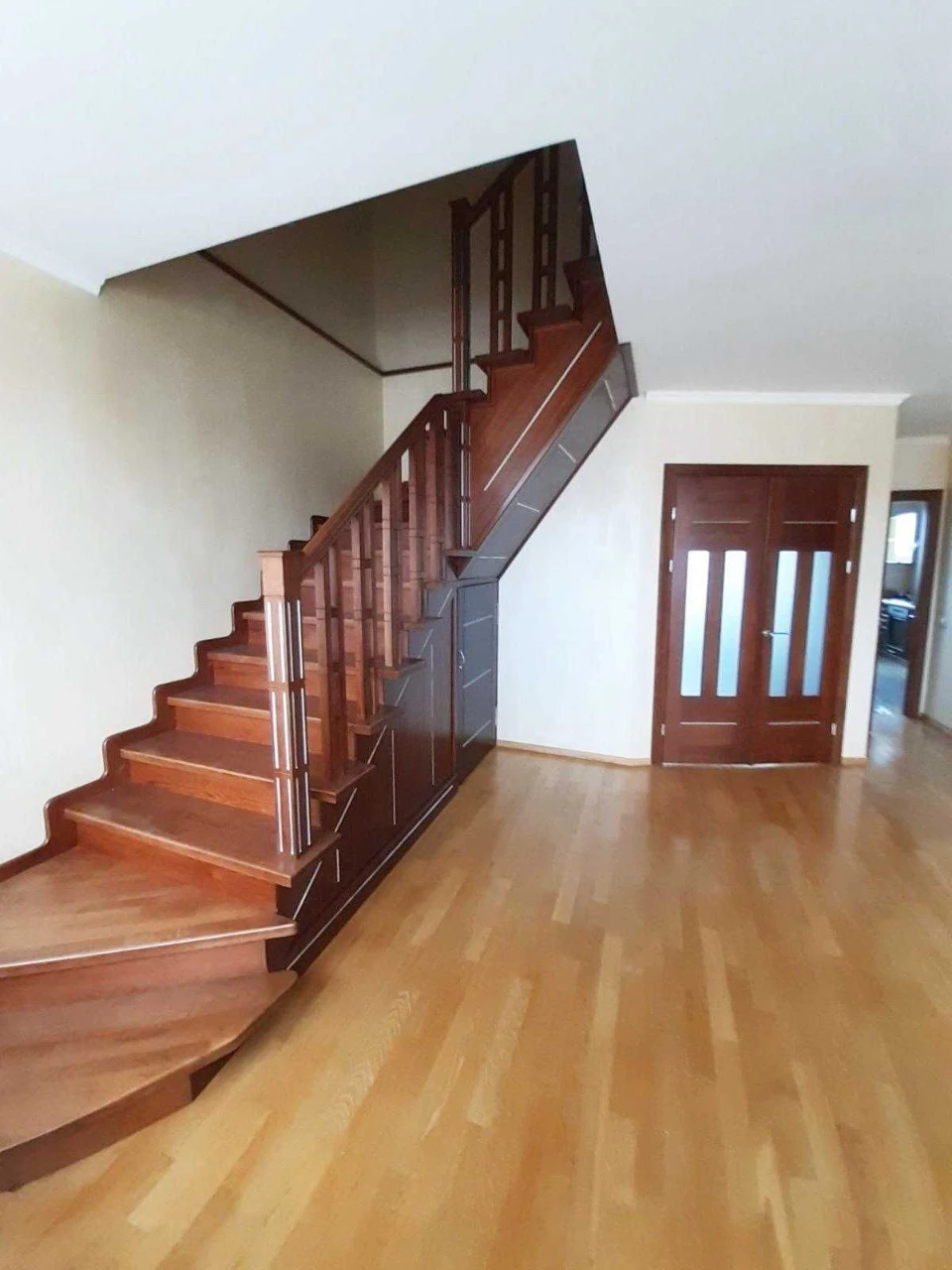 |  Продаж 4-кімнатної • 122 м² • Автономне газове • Центр •