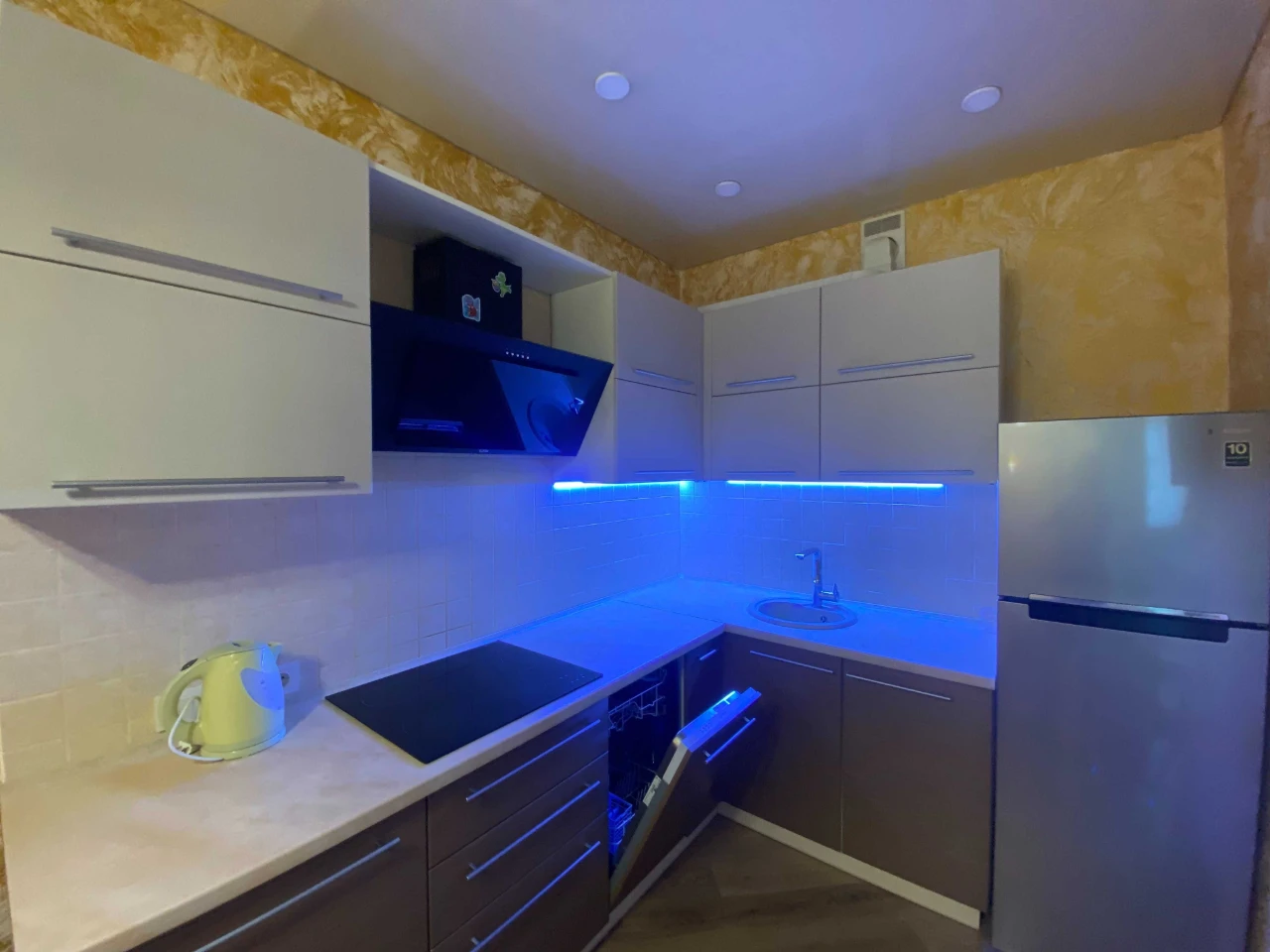 Продаж 1к квартири ЖК 4сезони, Максимовича,3Г, метро Васильк