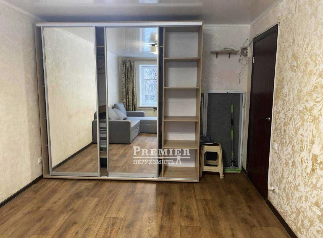 Продам 1-кімнатну квартиру з ремонтом у цегляному будинку!