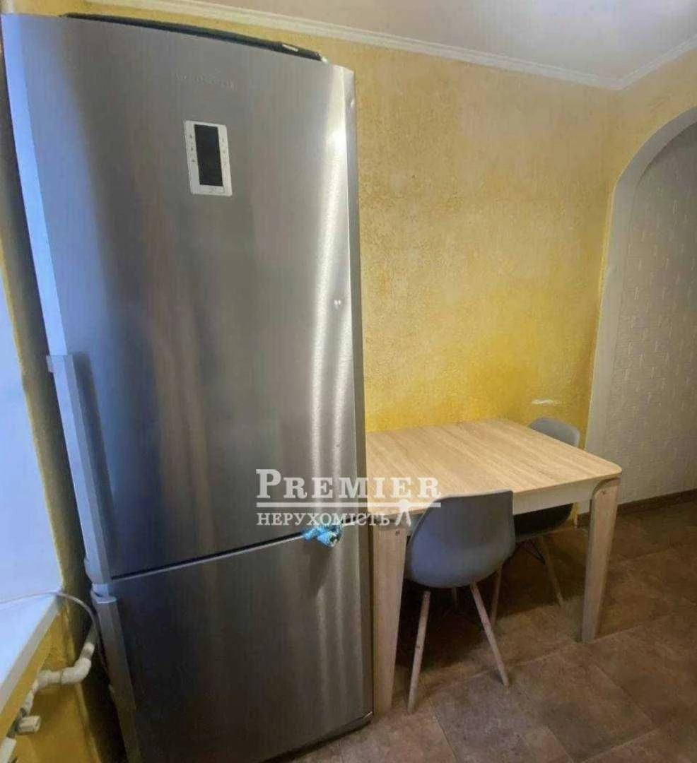 Продам 1-кімнатну квартиру з ремонтом у цегляному будинку!