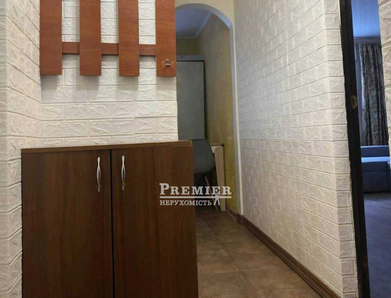 Продам 1-кімнатну квартиру з ремонтом у цегляному будинку!