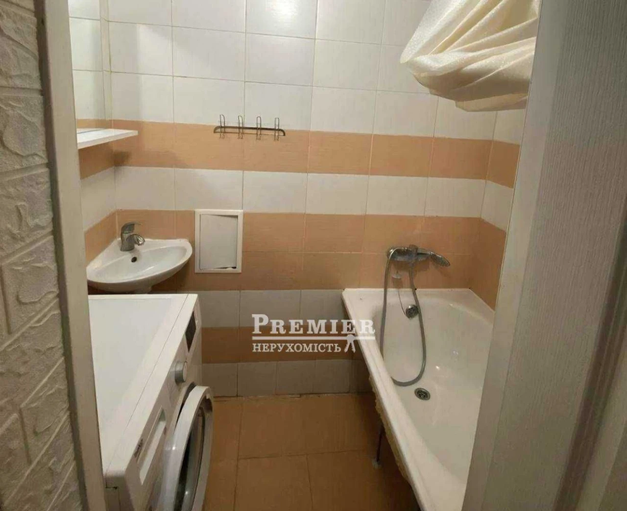 Продам 1-кімнатну квартиру з ремонтом у цегляному будинку!