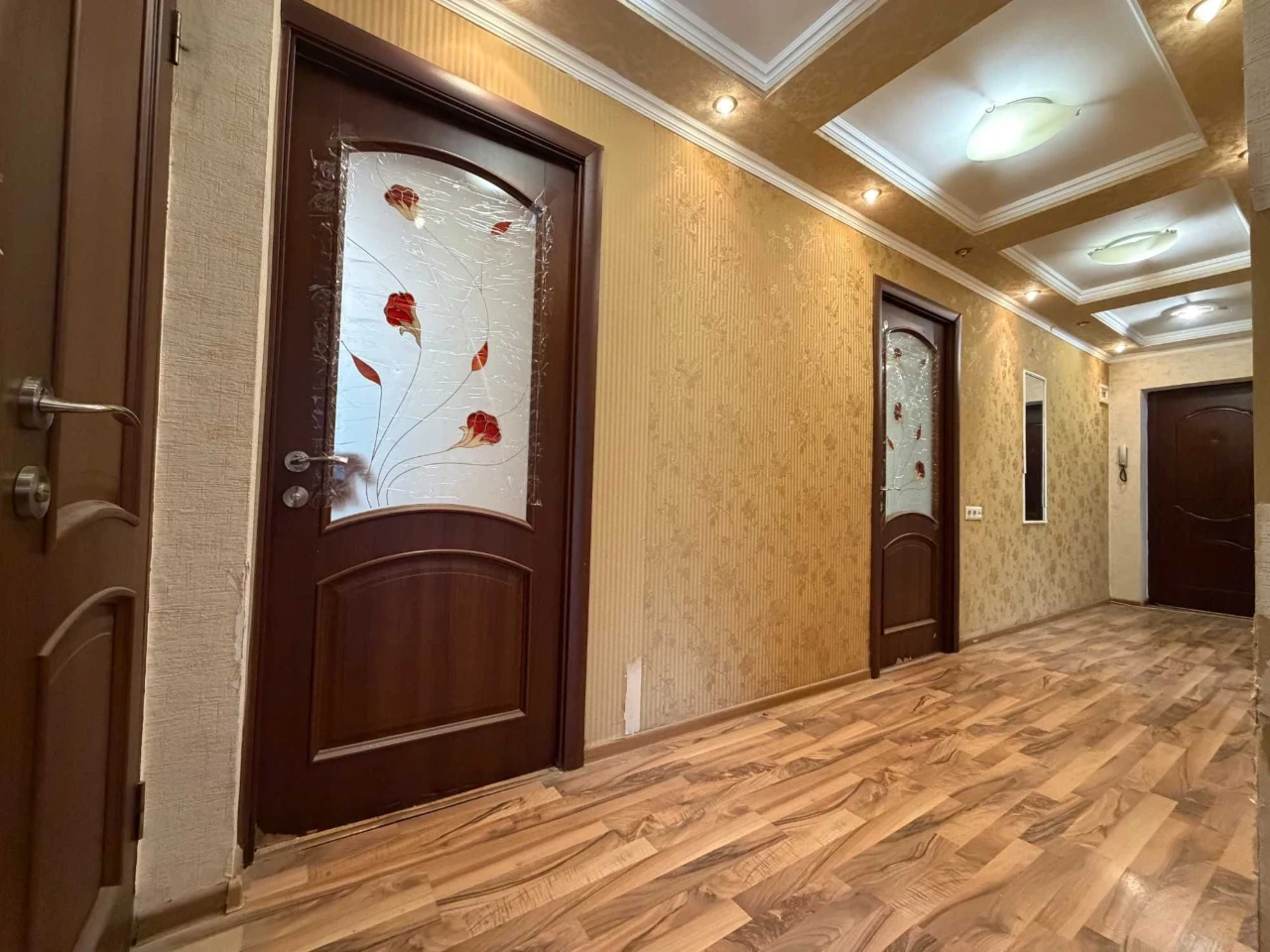 Продаж 4 кім. квартири, вул. Пасічна, 2-й поверх, 80 м.кв.,