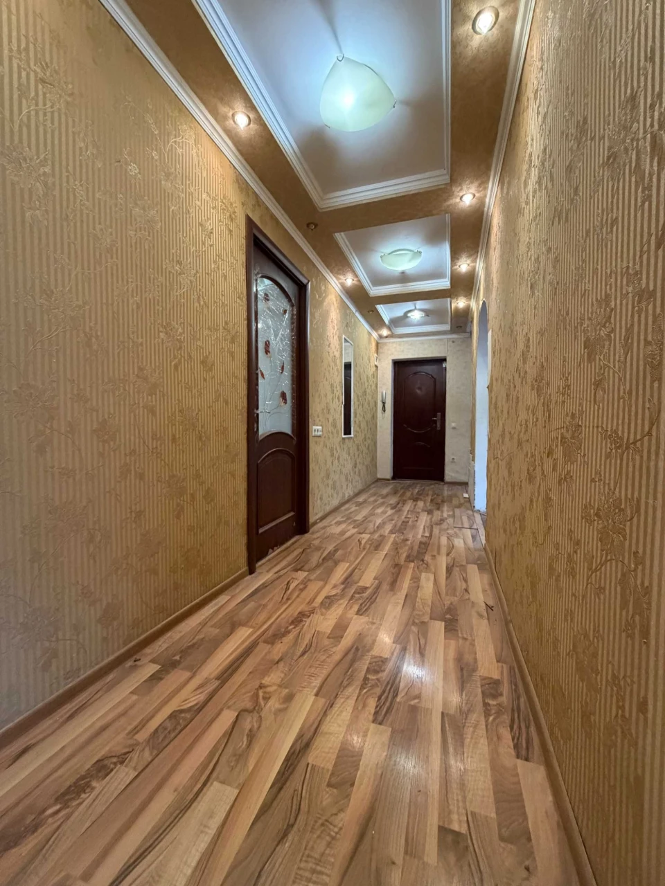 Продаж 4 кім. квартири, вул. Пасічна, 2-й поверх, 80 м.кв.,