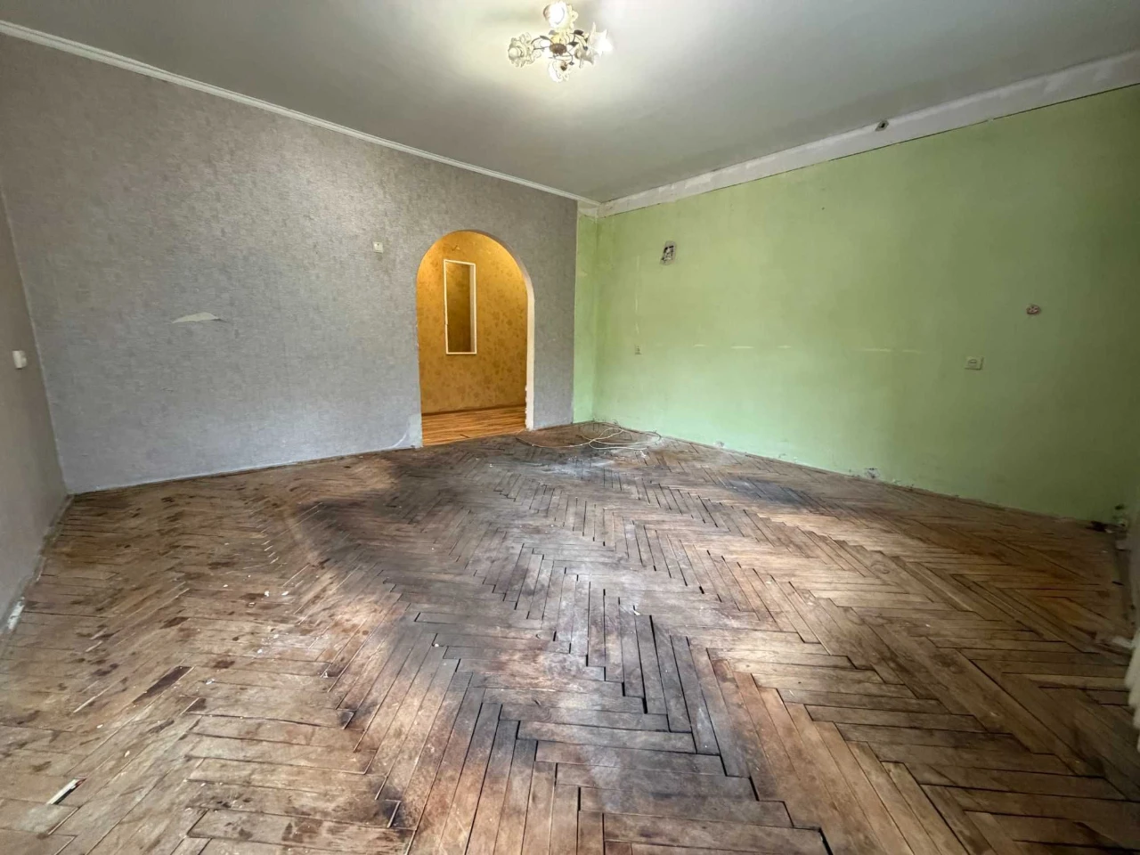 Продаж 4 кім. квартири, вул. Пасічна, 2-й поверх, 80 м.кв.,