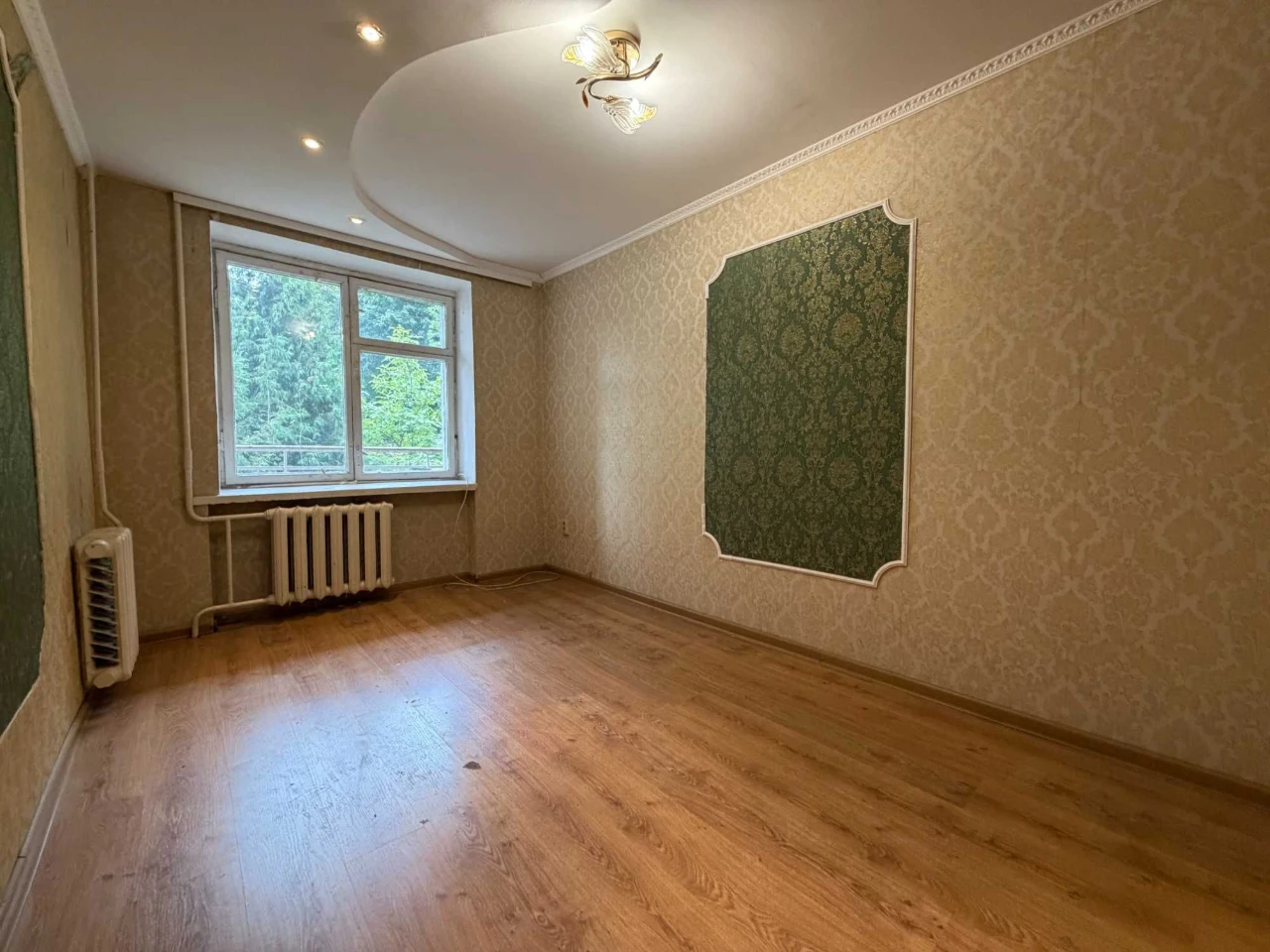 Продаж 4 кім. квартири, вул. Пасічна, 2-й поверх, 80 м.кв.,