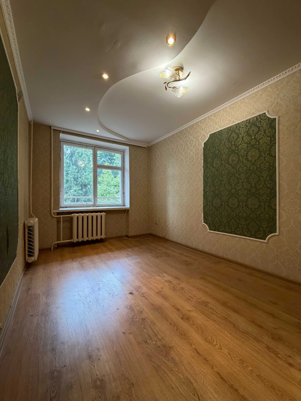 Продаж 4 кім. квартири, вул. Пасічна, 2-й поверх, 80 м.кв.,