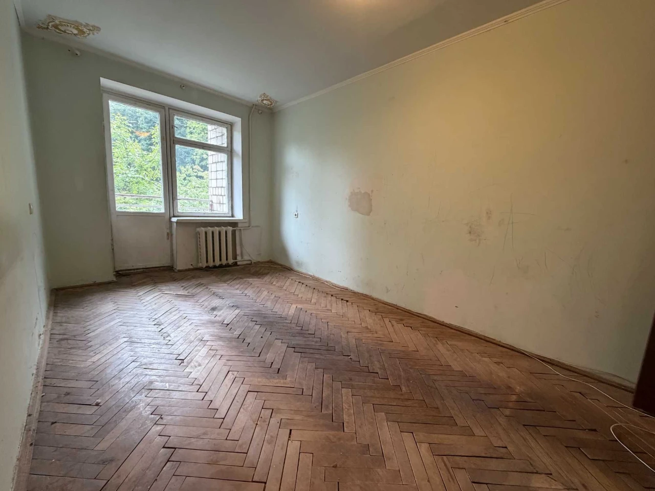 Продаж 4 кім. квартири, вул. Пасічна, 2-й поверх, 80 м.кв.,