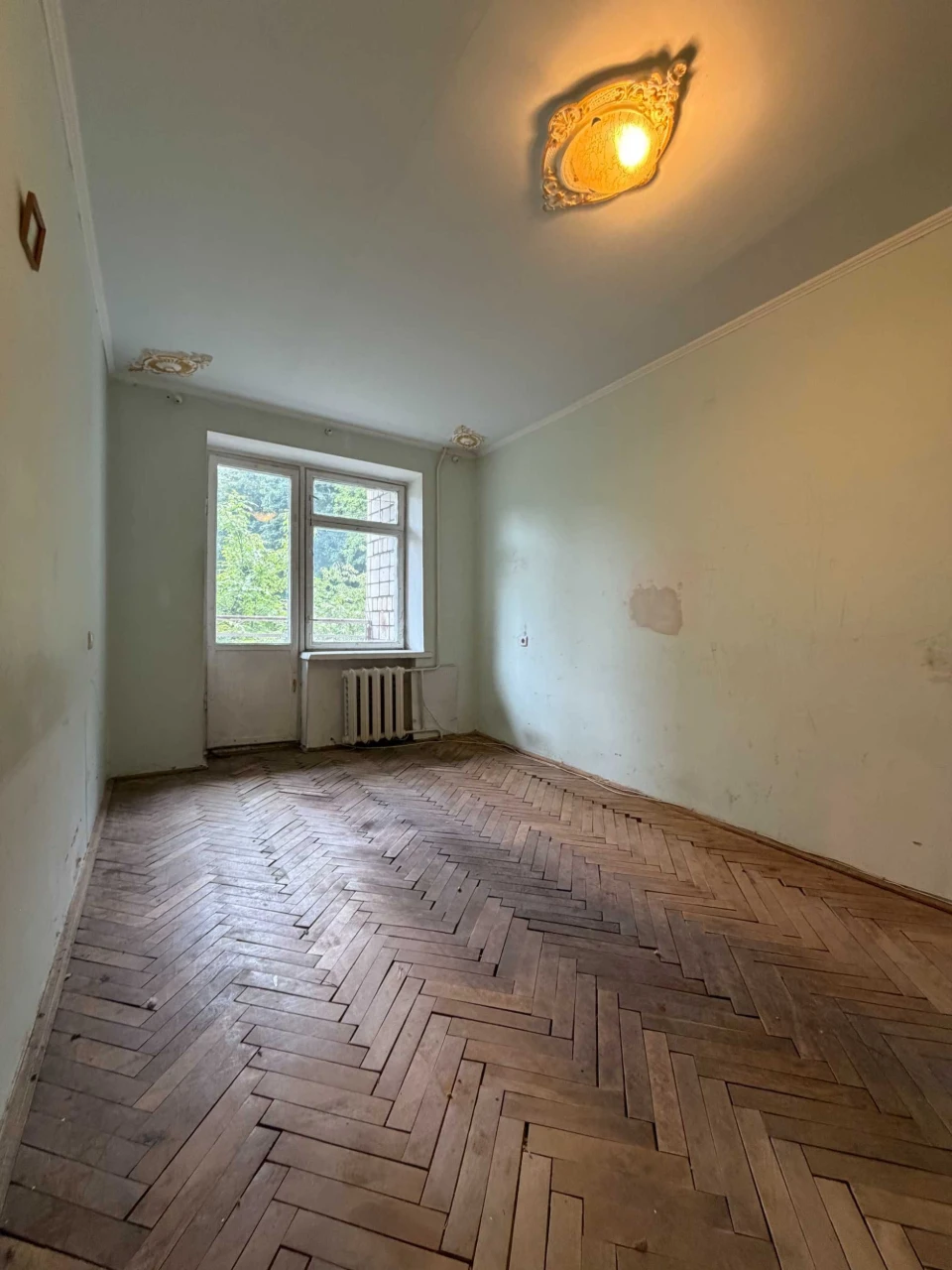 Продаж 4 кім. квартири, вул. Пасічна, 2-й поверх, 80 м.кв.,