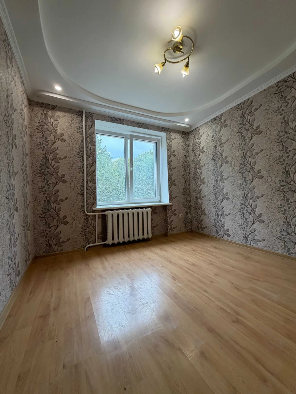 Продаж 4 кім. квартири, вул. Пасічна, 2-й поверх, 80 м.кв.,
