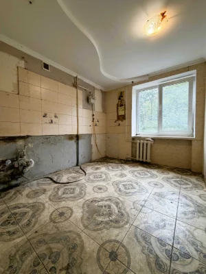 Продаж 4 кім. квартири, вул. Пасічна, 2-й поверх, 80 м.кв.,