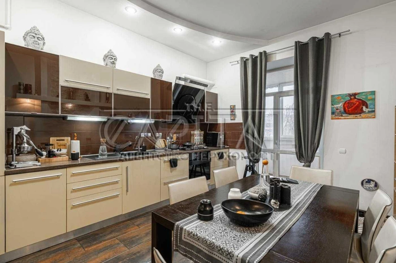 Продаж / Квартира / 250 м2 / Подільський район / вул. Яросла