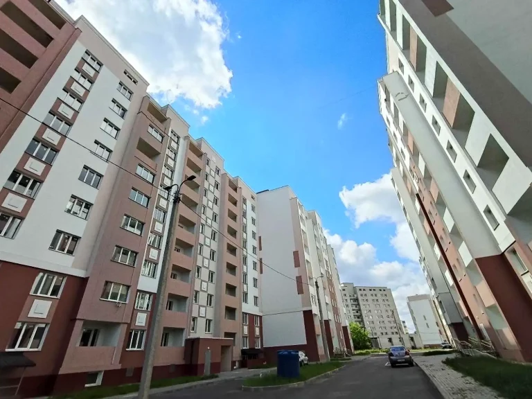 Продаж квартири 1-кімн. 46.19 м² 9/9 пов.