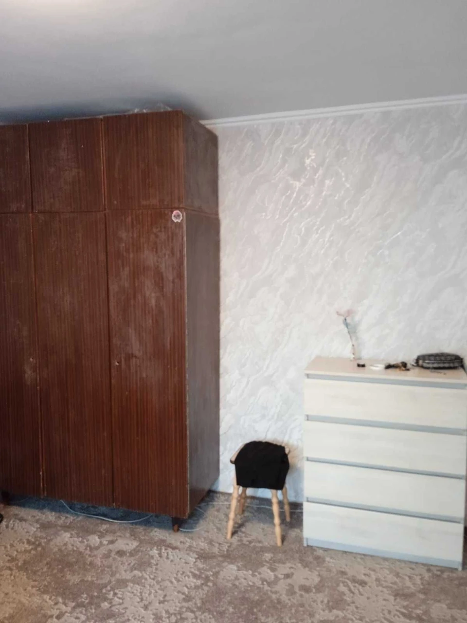 Продам 1-кімнатну квартиру на Крошні.
