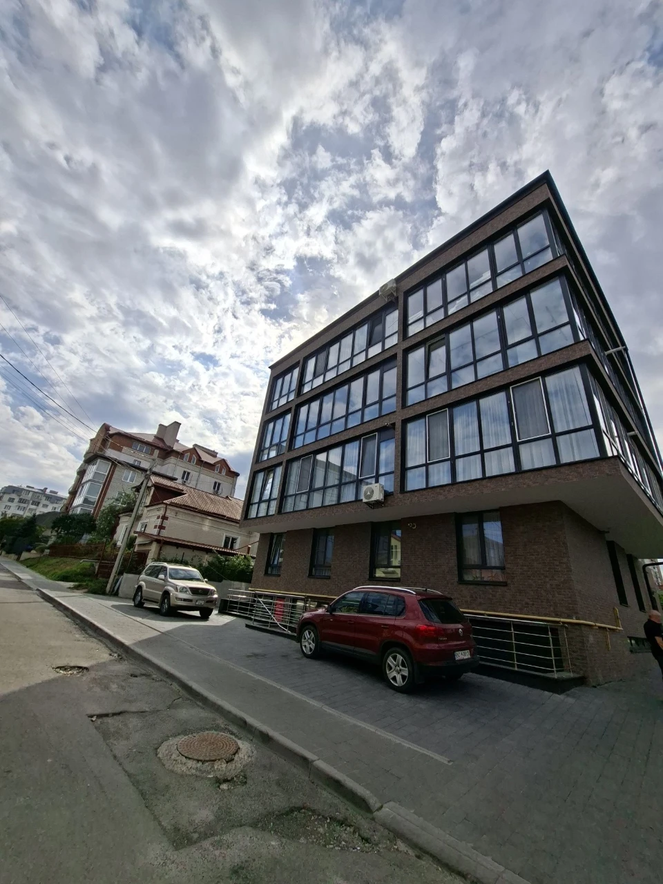 Продаж 2к квартири в районі Дружба біля Макдональдсу
