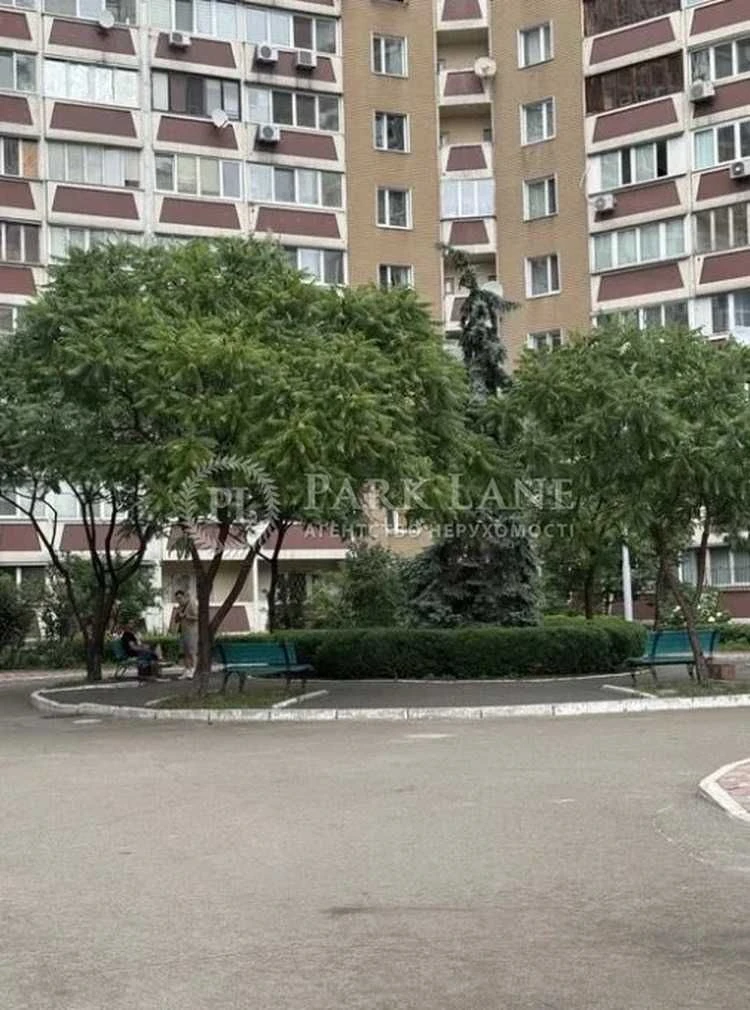 Продаж Безнал 105квм проспект Бажана 36  Позняки метро Харьк