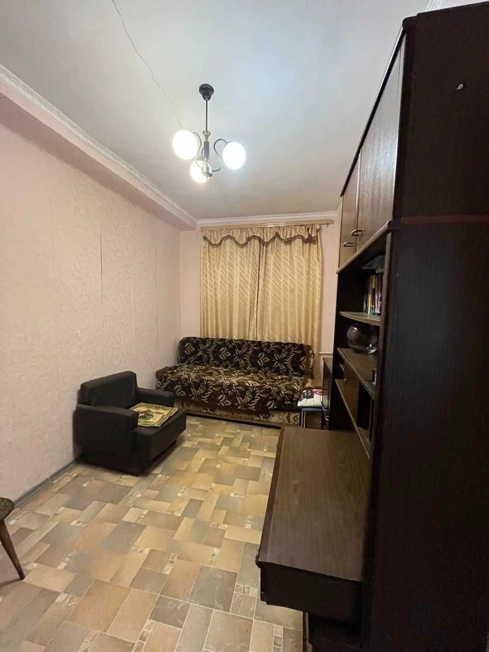 Продам ТЕРМІНОВО 3 кімнатну квартиру зі своєю прибудинковою