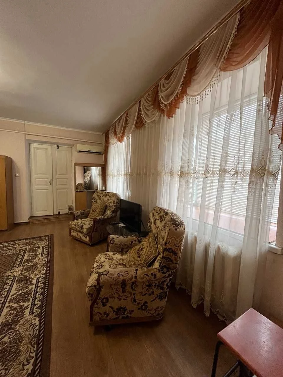 Продам ТЕРМІНОВО 3 кімнатну квартиру зі своєю прибудинковою