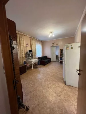 Продам ТЕРМІНОВО 3 кімнатну квартиру зі своєю прибудинковою