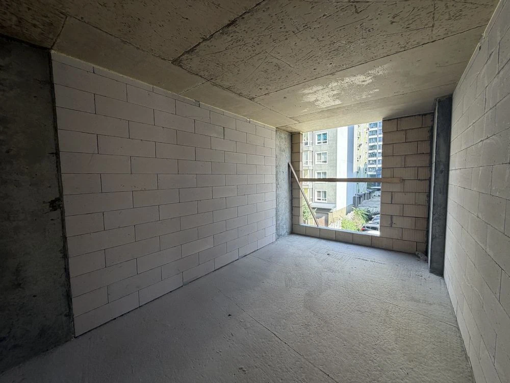 Простора квартира 80м² у закритому ЖК з підземним паркінгом!