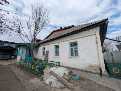 Будинок 100 м² з окремим двором, гаражем та господарськими с