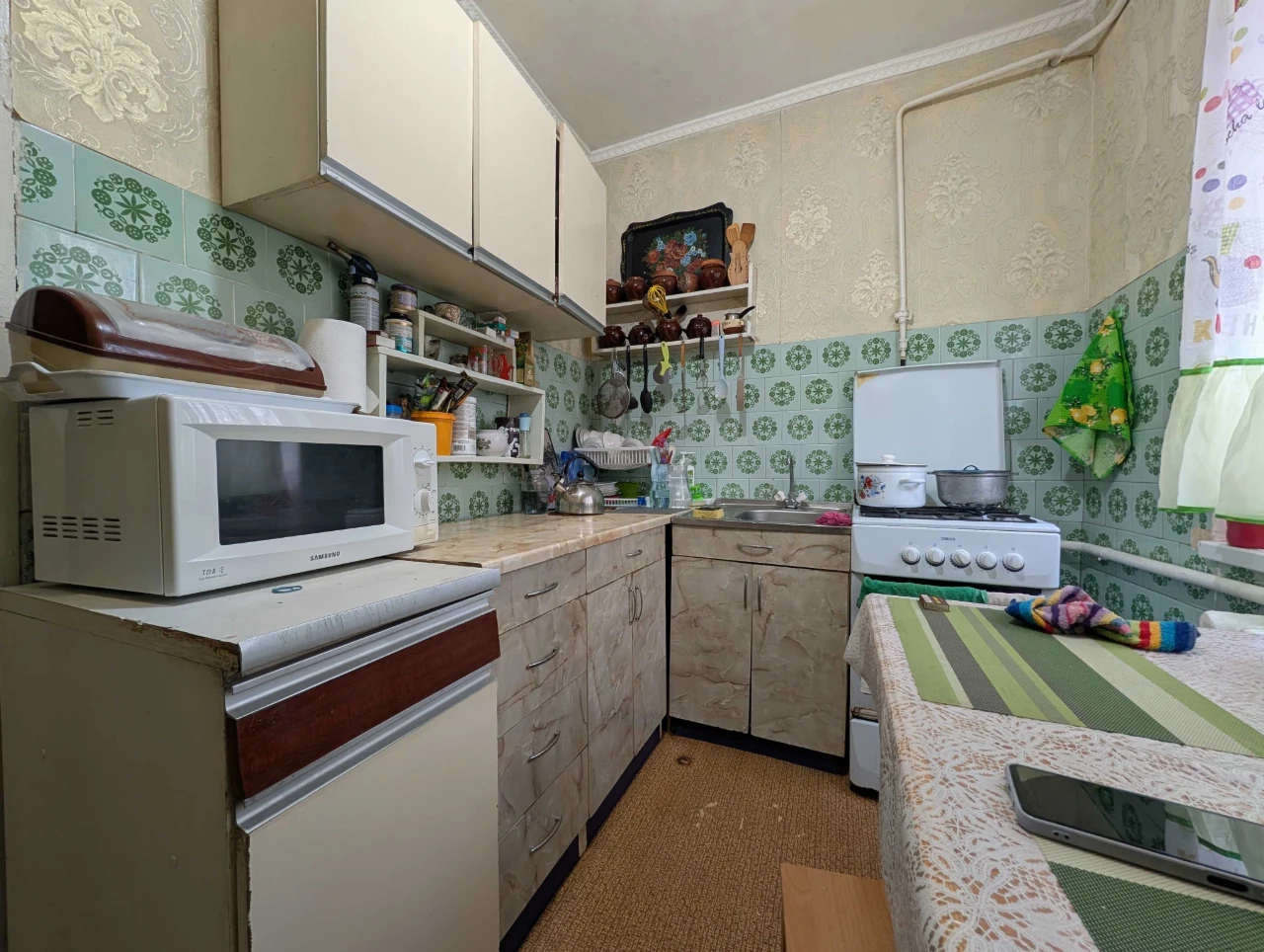 Будинок 100 м² з окремим двором, гаражем та господарськими с