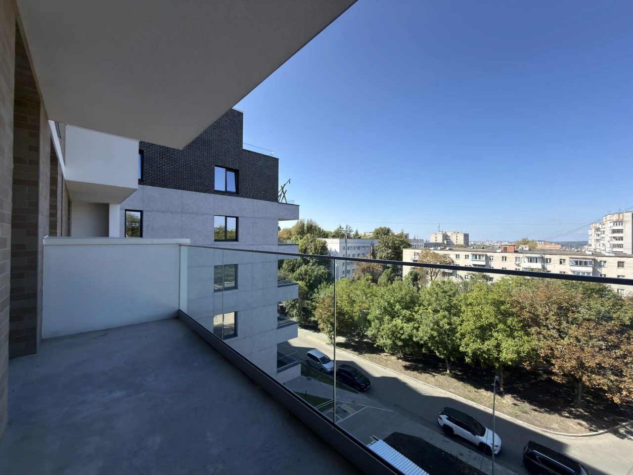 Продаж 2-кім. квартири + 66,4 м² у преміальному ЖК 111 Zelen