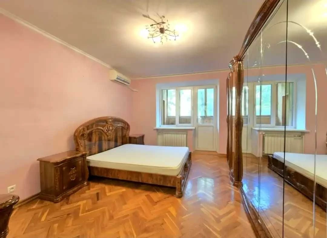 Центр! 3к квартира - 100м², Олеся Гончара, 62 Золоті Ворота,