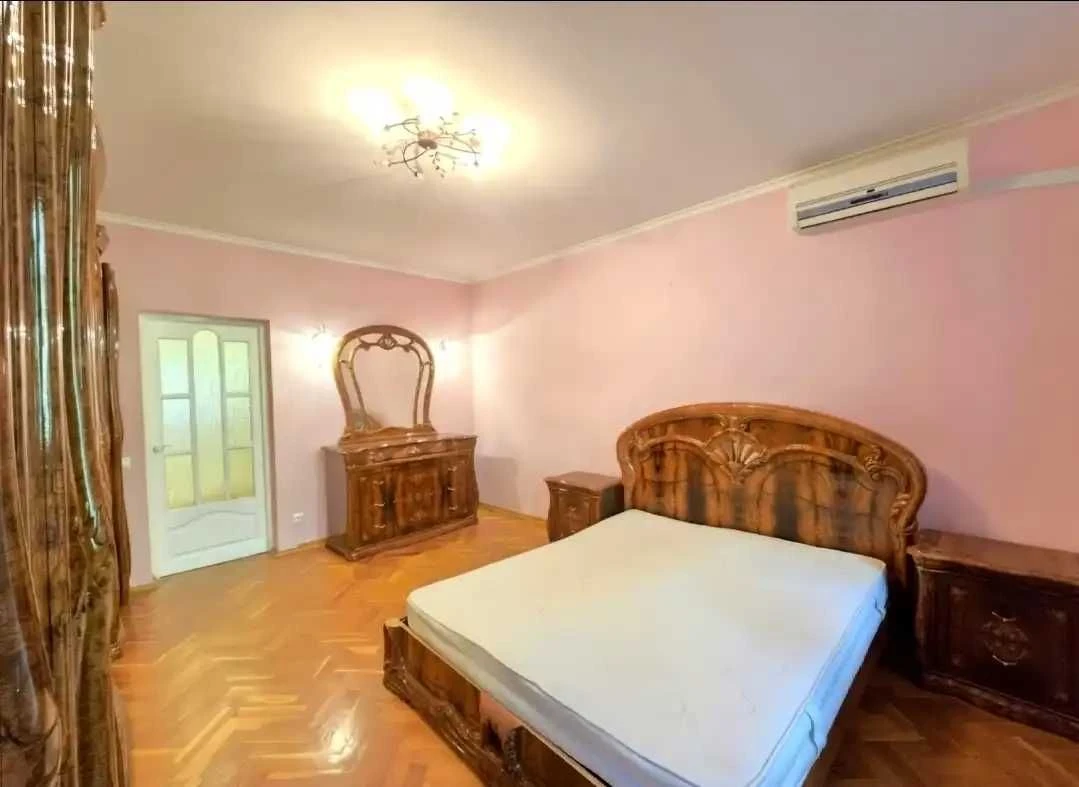 Центр! 3к квартира - 100м², Олеся Гончара, 62 Золоті Ворота,