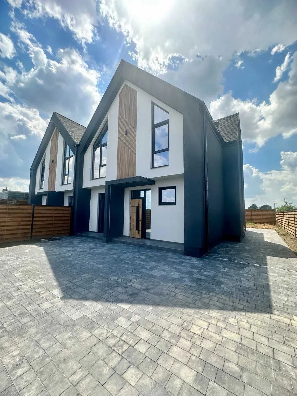 Продаж від власника. Вишуканий будинок в стилі BARNHOUSE.