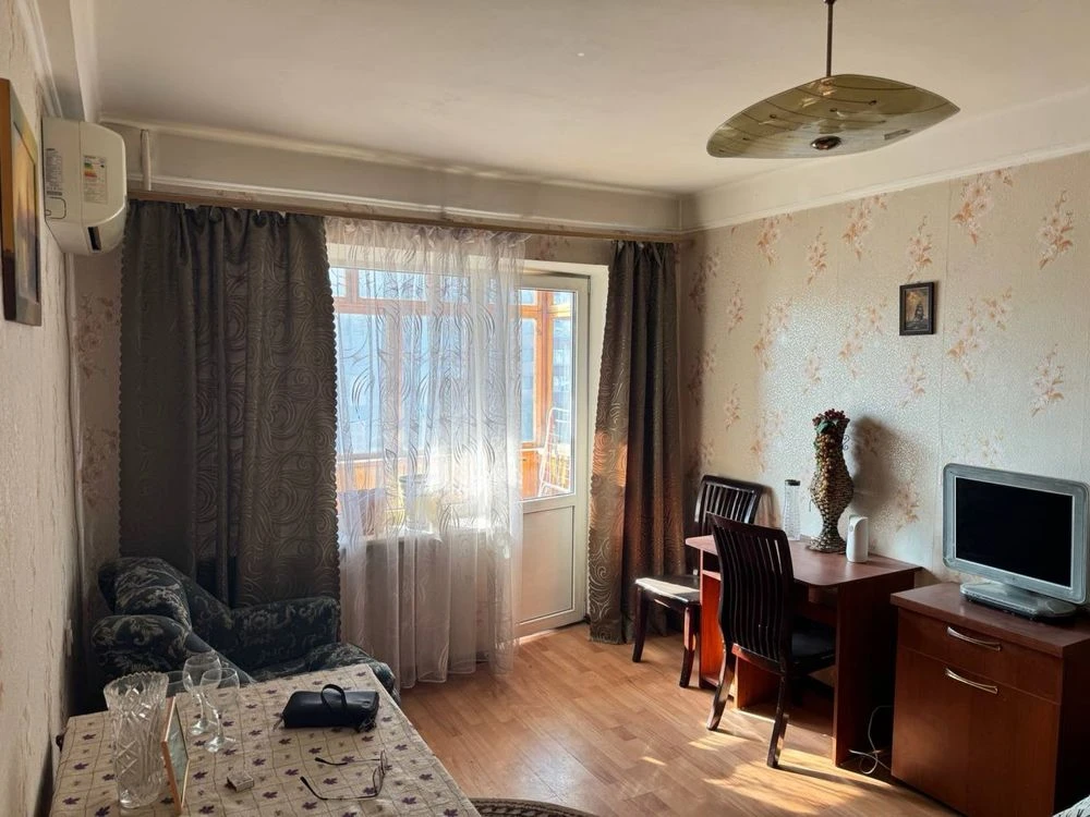 БЕЗ КОМІСІЇ Продаж 1 кімнатної  квартири  Леся Курбаса 2/13