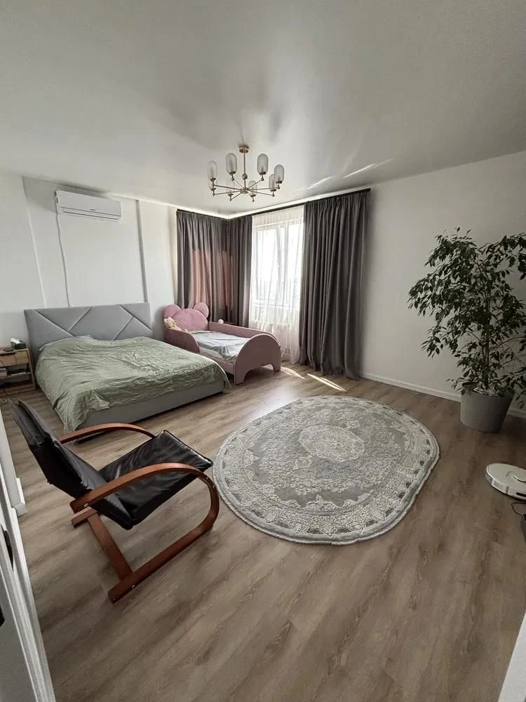 Продаж 2 кімн квартира 82 м² 16/16 вул .Очеретяна 135000$