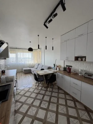 Продаж 2 кімн квартира 82 м² 16/16 вул .Очеретяна 135000$